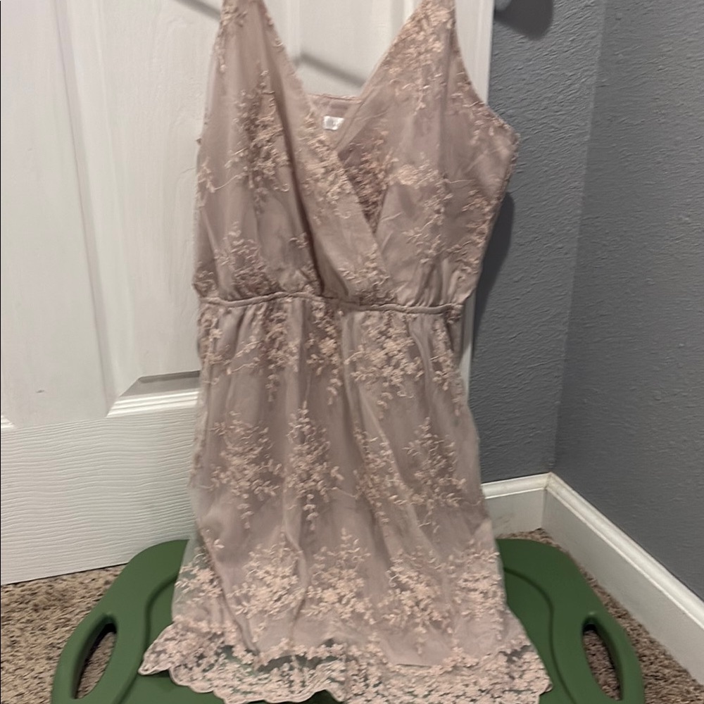 Elegant Lace Dress in Soft Pink